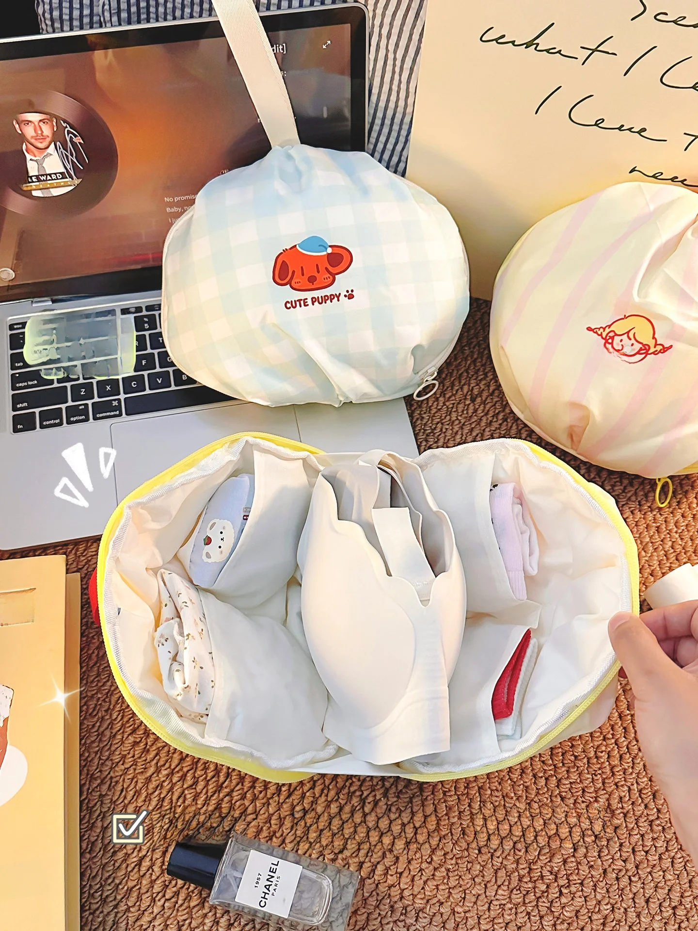 bolsa-organizadora-portatil-de-viagem-em-formato-de-concha-para-roupas-Intimas-meias-sutias-e-lingerie-tres-em-um-para-r