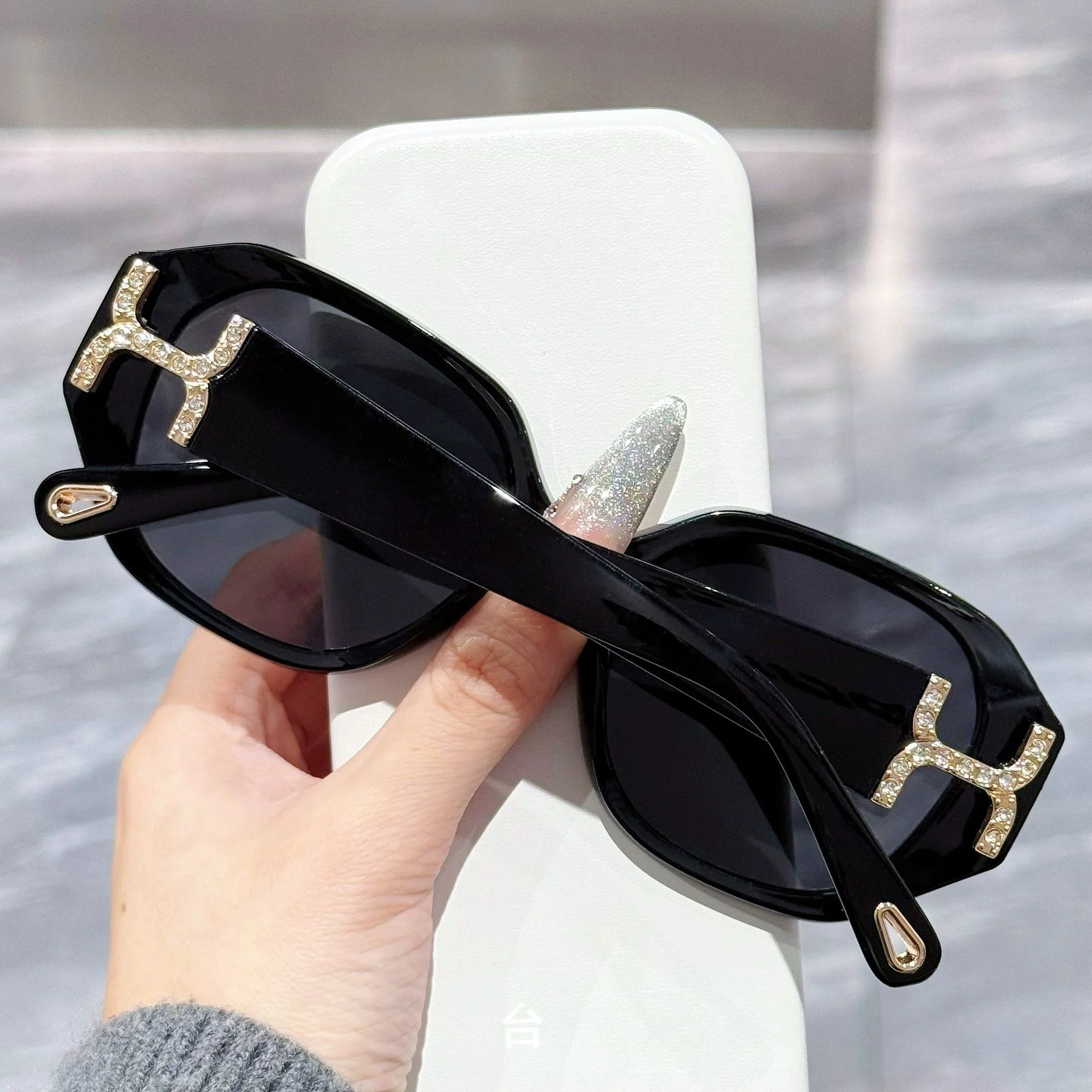 2026 New Light Luxury Diamond-encrusted C Label Polygonal Square Sunglasses for Women Anti-UV Sunglasses F8835