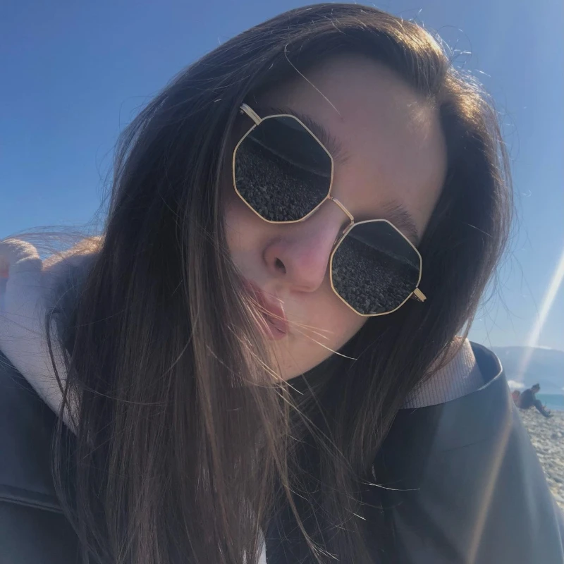 Lunettes de soleil rétro géométriques en métal pour femmes, monture carrée classique, Chic, Protection UV, accessoire de mode pour hommes et femmes