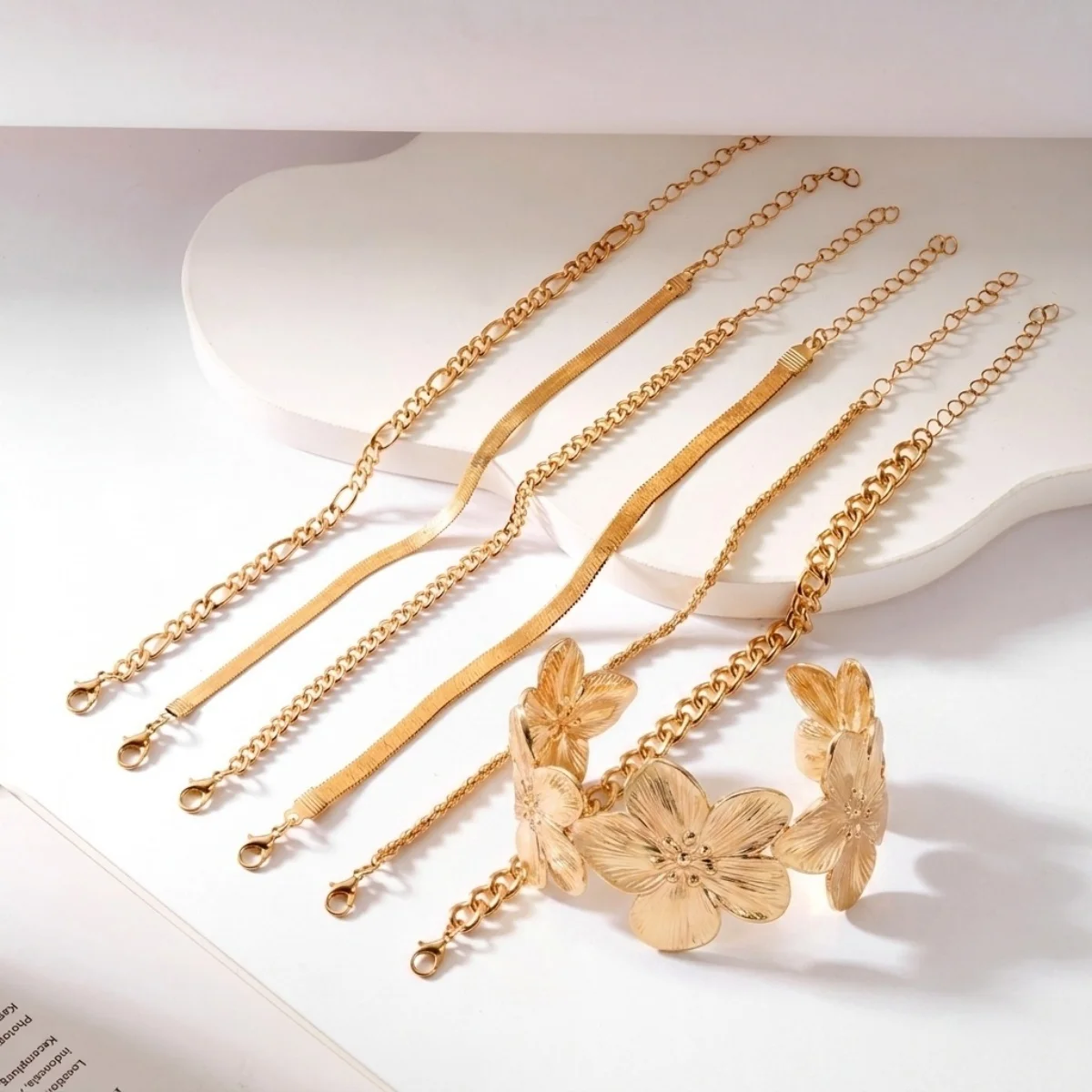 Minimalistische, strukturierte Metall-Blumen-Schlangenkette, stapelbare Armbänder für Damen und Herren, Punk-Figaro-Curb-Twist-Kettenarmreif, Party-Schmuck – Detail 24