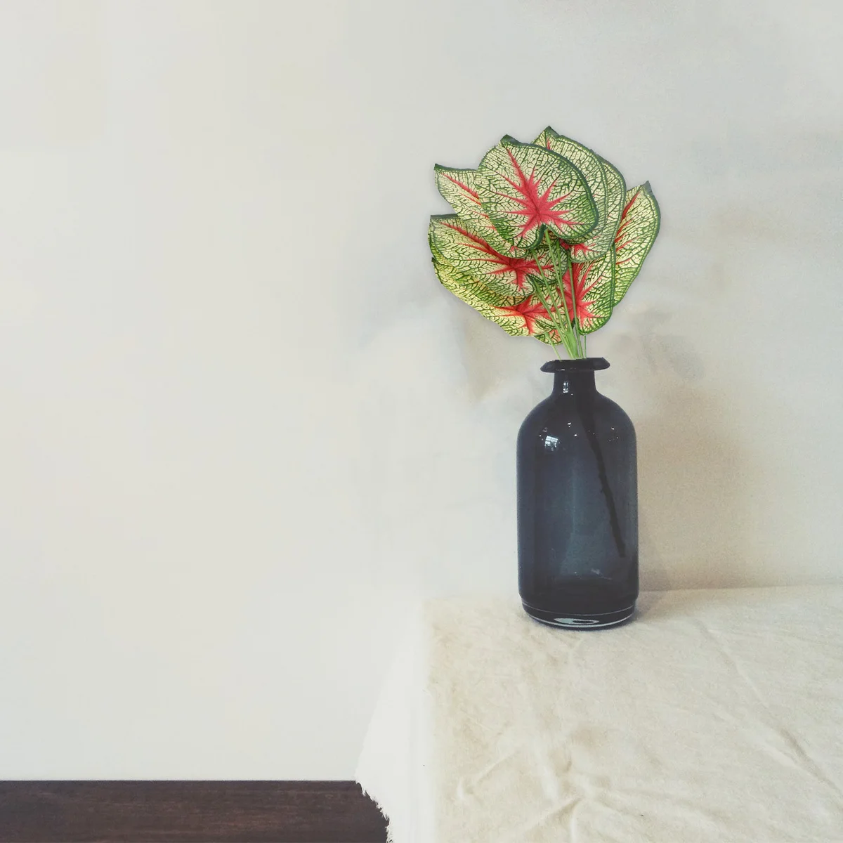 

2Pcs Simulation Green Plant Decorative Leaves Red Green Color Christmas Props Flower Arrangement Material Party Decoration