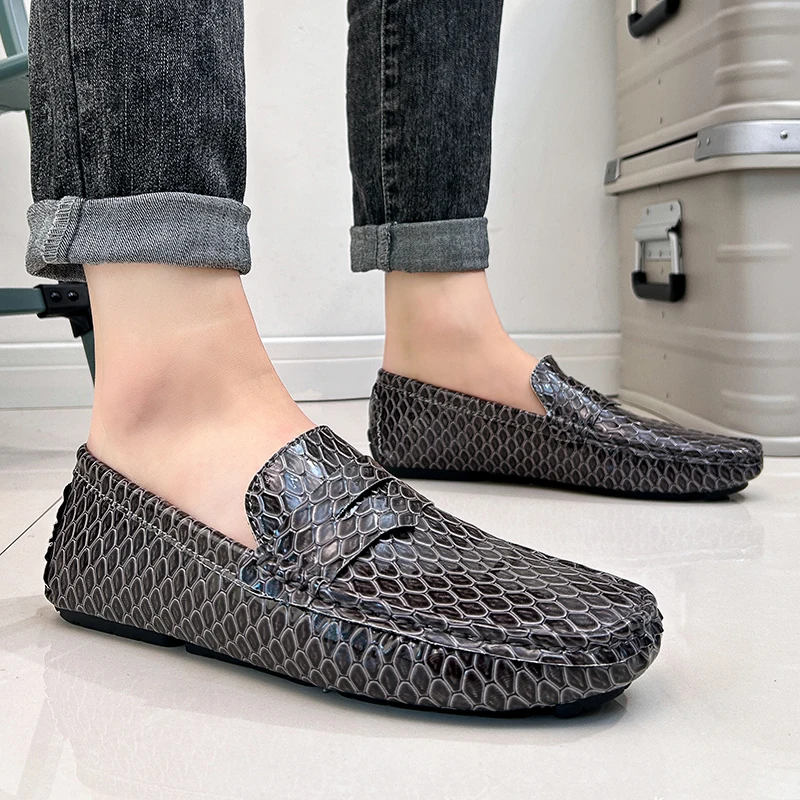 YRZL sepatu Loafer pria, Loafer kulit buatan tangan kasual untuk berkendara datar sepatu Slip-on mewah nyaman sepatu mokasin hitam