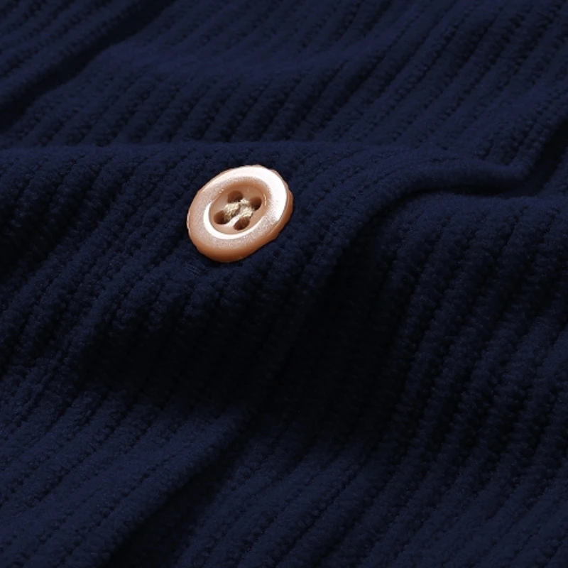 Men's shirt, neat and simple, full of texture, classic and enduring, simple and advanced.