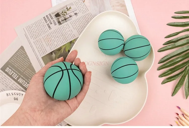 Mini pelota de baloncesto colorida para niños, pastel de fútbol, decoraciones decorativas, modelos de juguete para niños, bolas elásticas de goma, bolas huecas