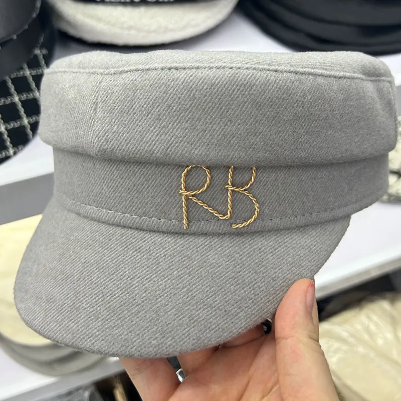 2024 New Fashion Brand Designer Autumn Winter Newsboy Caps Metal Letter Decorated Flat Gray Wool Caps Chapeu Octagonal Cap
