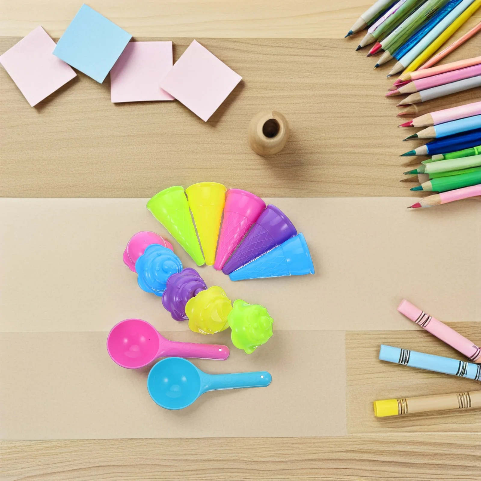 مجموعتان من قوالب الرمل للأطفال بتصميم مغرفة الآيس كريم، أدوات لعب بالرمل من البلاستيك الآمن للطعام للأنشطة الداخلية والخارجية بألوان زاهية