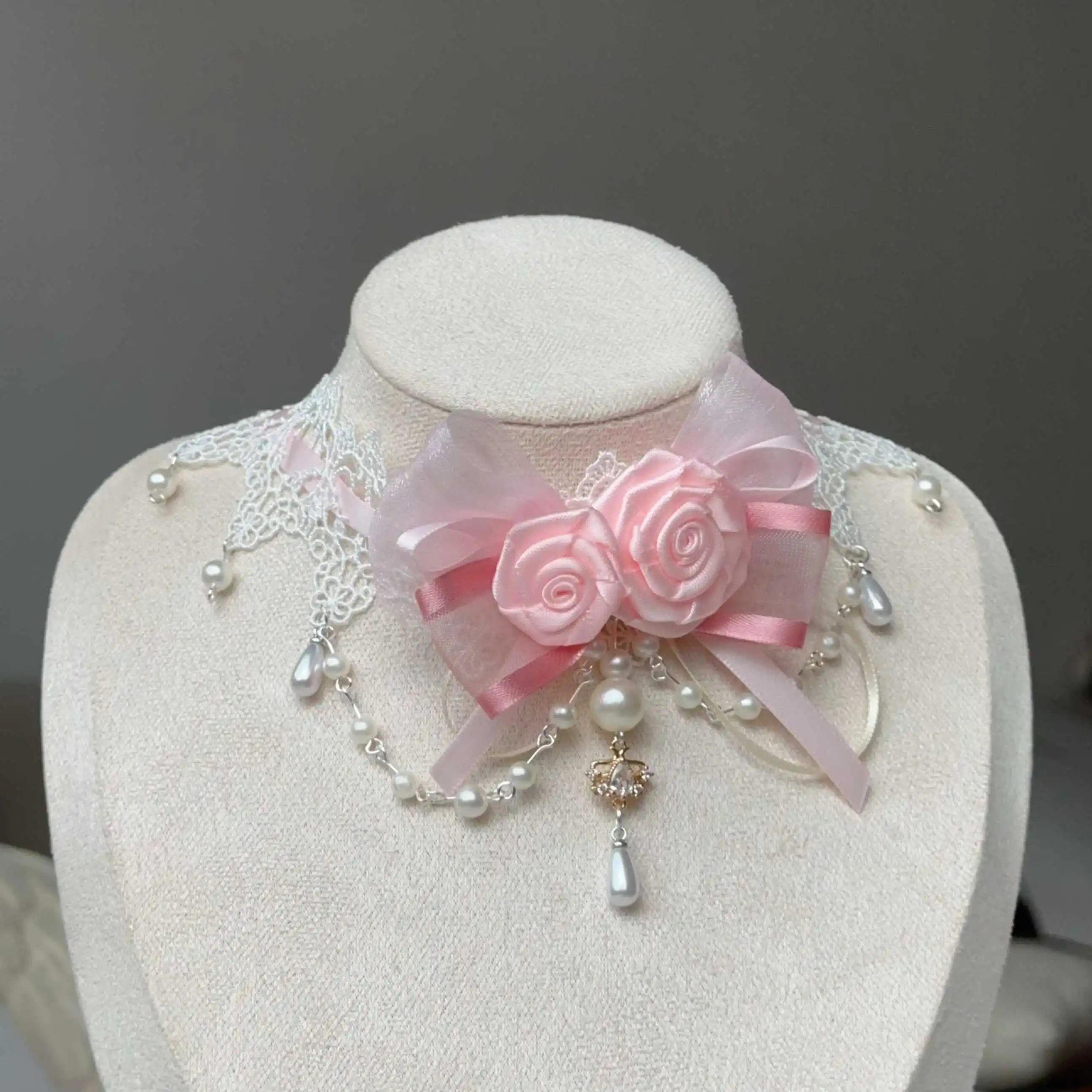 

Цепочка на ключицу с розой ручной работы, кружевное жемчужное ожерелье в стиле Лолиты, подвеска из сплава, цепочка на ключицы, горячая девушка, аксессуар для косплея в стиле Харадзюку