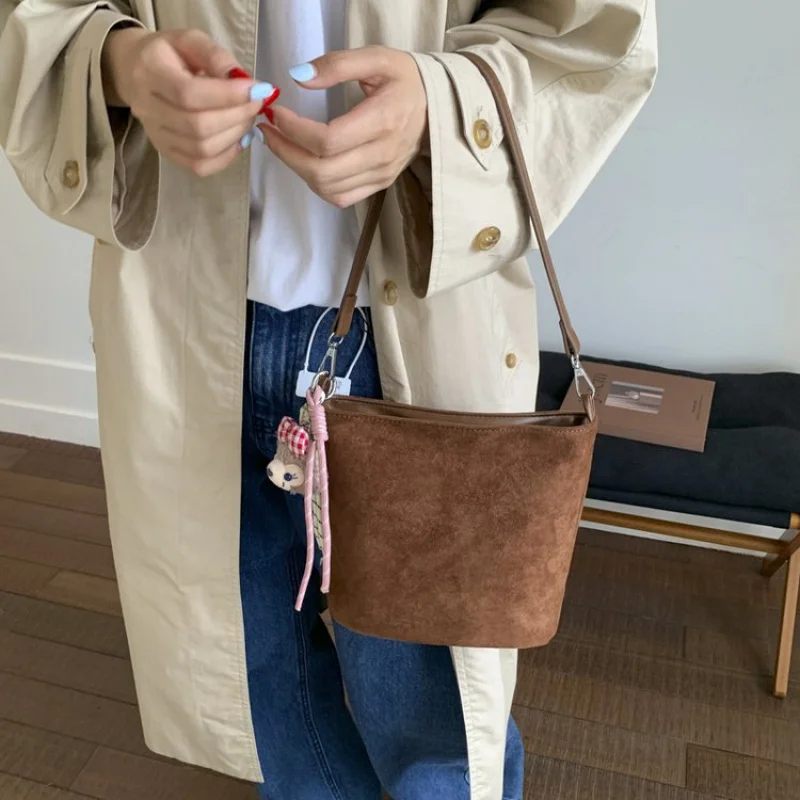 

Women's Fashionable Crossbody Bag With Classic Designer Paris Style And Trendy Design Perfect For Daily Fashion Looks​