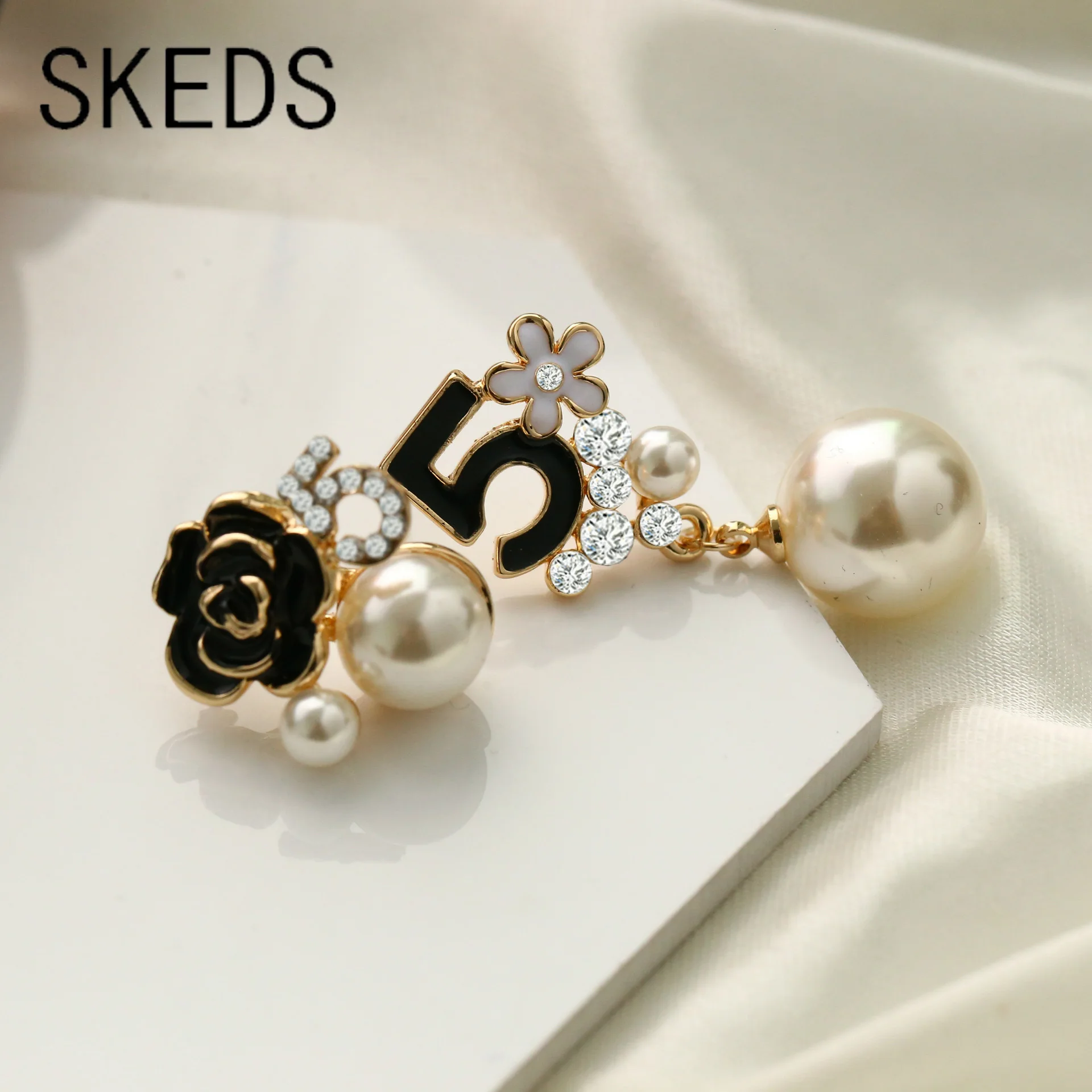 SKEDS Korean Style 5 Numbers Pearl Crystal Flower Earrings For Women Girls Fashion Camellia Elegant Lady Party Jewelry Ear Rings