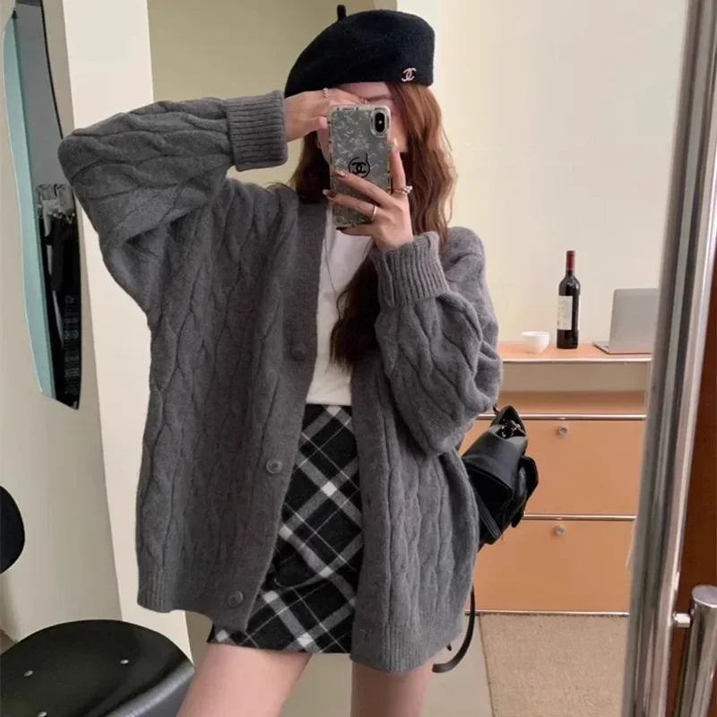 2025 nuevos cárdigans de poliéster suéter de mujer con cuello en V Otoño Invierno cárdigans suaves sólidos de un solo pecho cárdigans de mujer suéteres