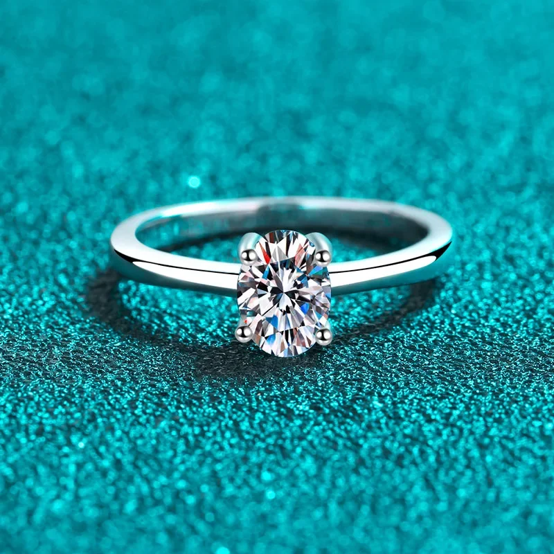 18K gold inlaid diamond women's ring, pigeon egg moissanite exquisite four claw ring Pt950 platinum high-end fashion ring