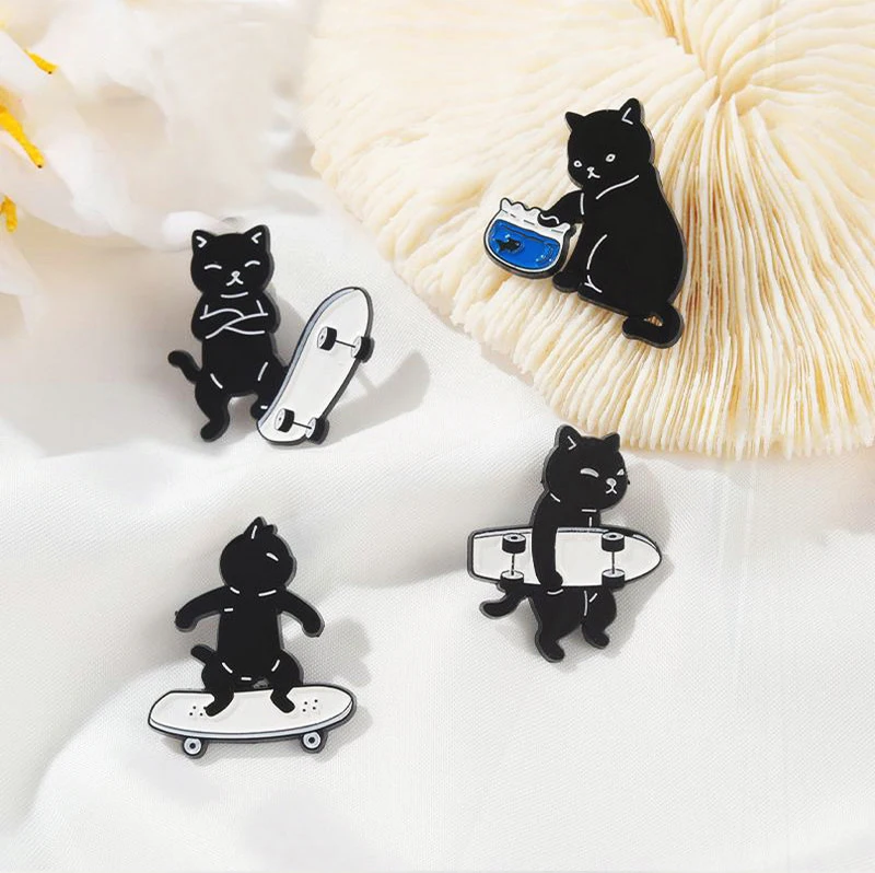 Black Series Pin risvolto Badge Bag Cartoon Jewelry Gift for Kid Friend Skateboard Motion Cat smalto spilla personalizzata misteriosa