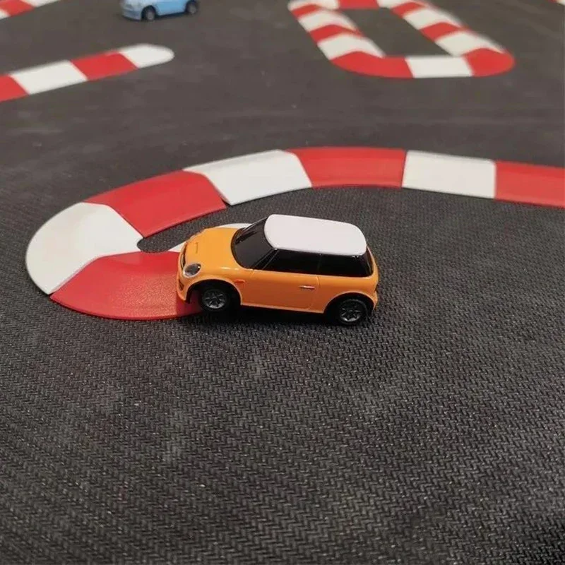26-teiliges 1/76 Straßenbarriere-Set für DIY-Rennstrecken-Design, Drift-Rennstrecke, RC-Teile, Ferngesteuertes Auto, Zusammenbaubare Stereo-Rennstrecke