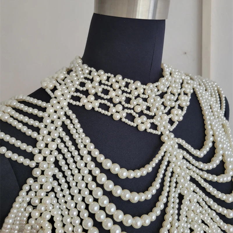 Damen Mehrschichtige Perlen-Körperkette Schal-Top Sexy Perlenbesetztes Neckholder-Oberteil Rückenfreies Nachtclub-Party-Strand-Crop-Top Schmuck-Accessoire – Detail 2