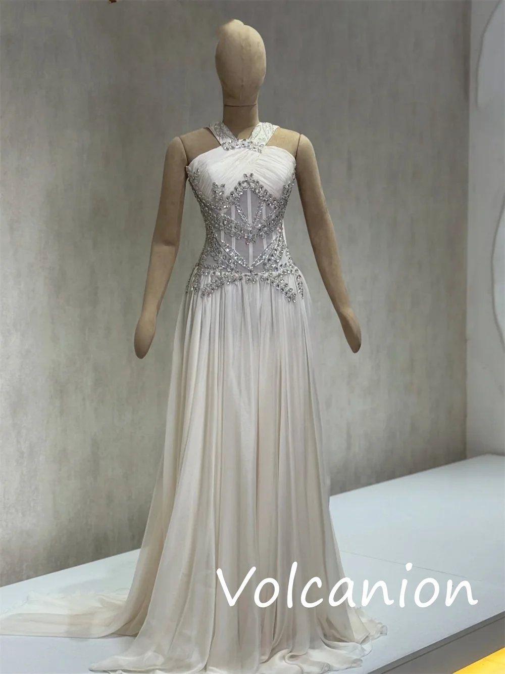 Customized Exquisite Chiffon Pleat Sequined A-line Halter Long Dresses Bespoke Occasion Fashion Sparkle