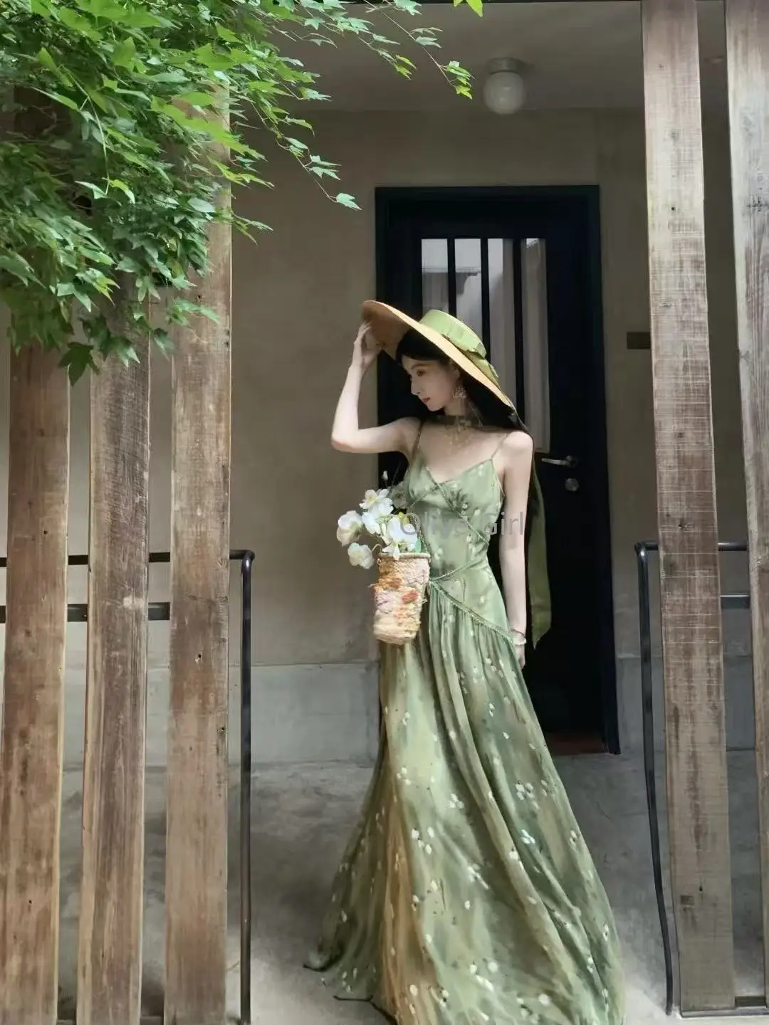 Olijfgroene meisjesjurk voor dames 2025, zomer Franse elegante vakantie, bloemen, V-hals, groen hemdjejurk, zonwerend vest