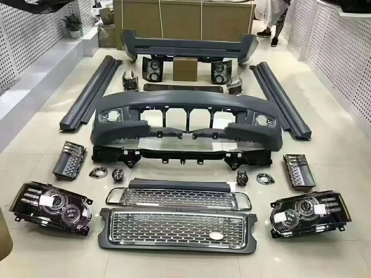 Upgrade to 2012 AUTOBIOGRAPHY Style Bodykit Body Kit Sets with Headlamp Taillamp Plug and Play for Range Rover vogue 2002-2012