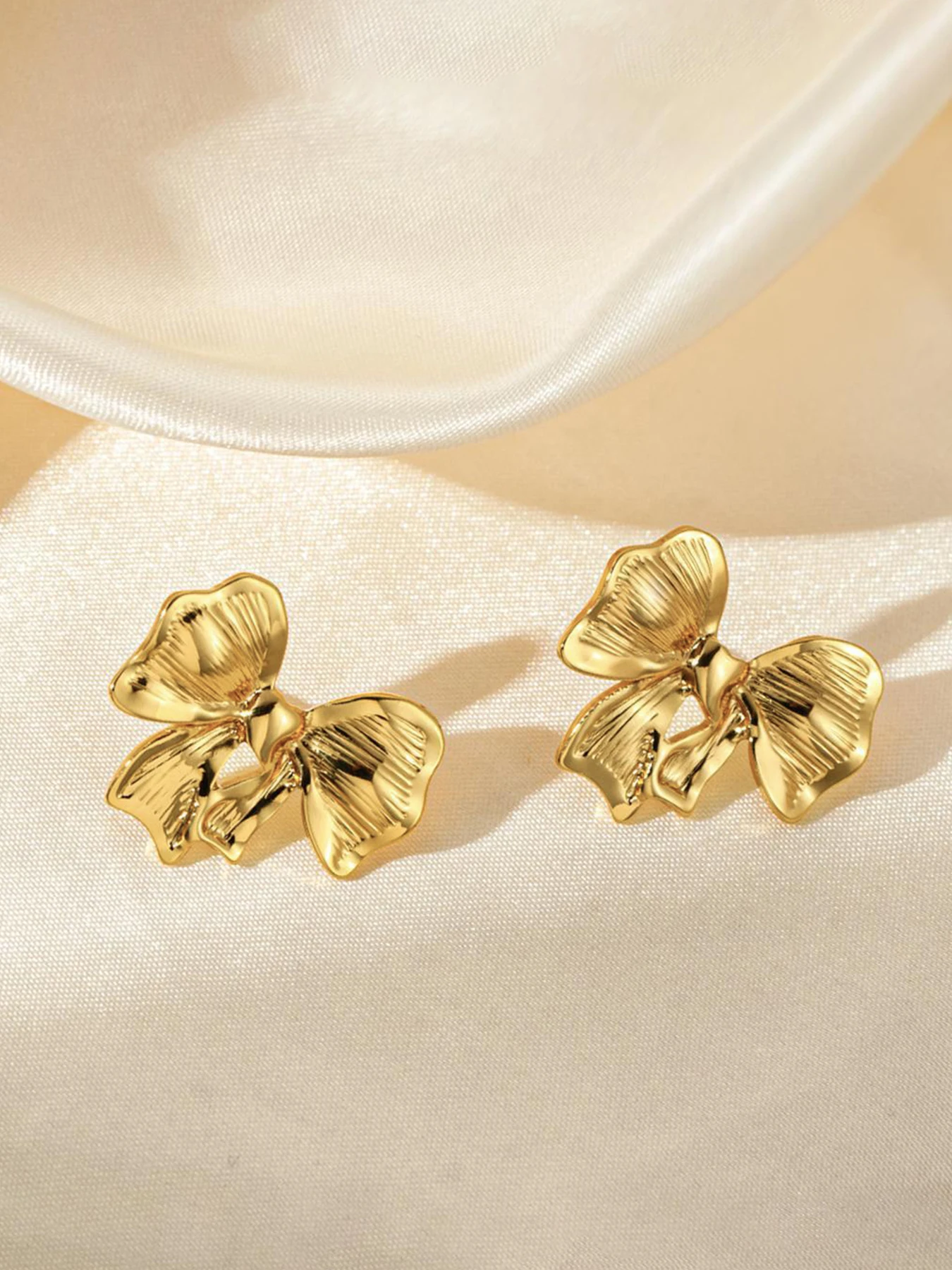 

Stainless Steel French Fashion Bowknot Stud Earrings, Asymmetrical Design, Plain Pattern, All Seasons, Sexy Style, No Choking Ha