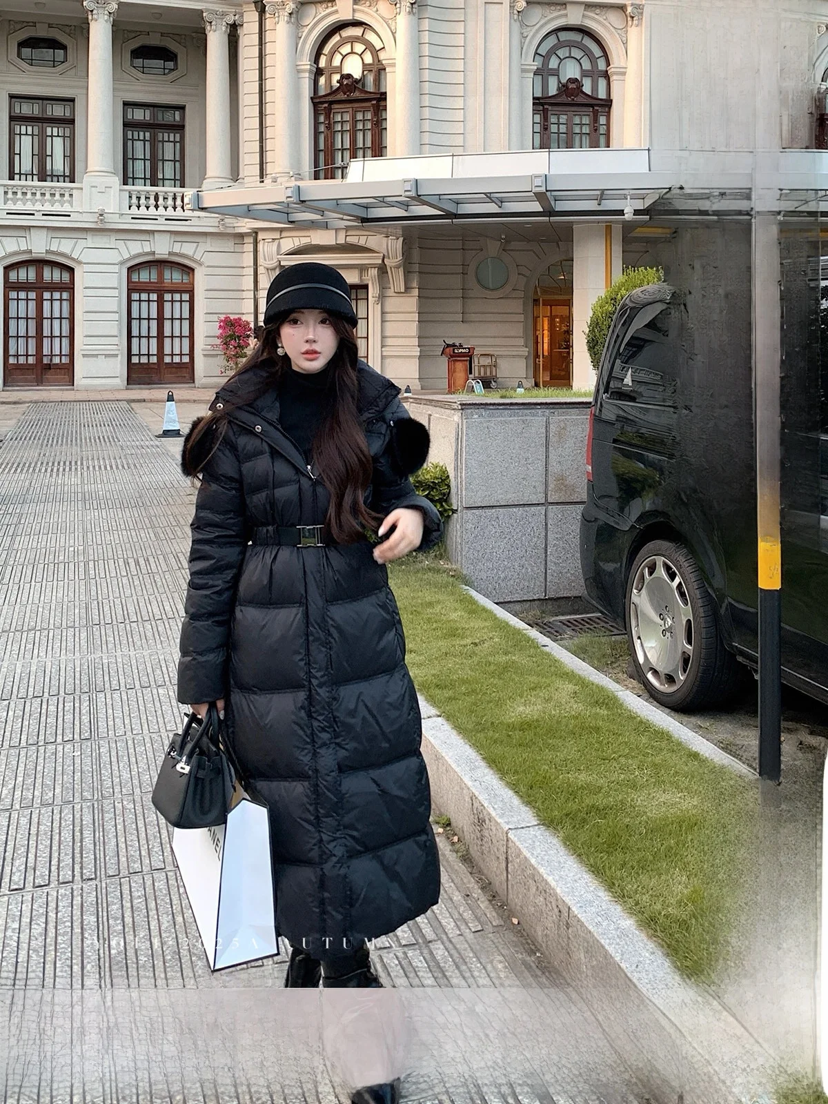 

Пуховик YOLI Zhang Yuli женский длинный с меховым воротником, капюшоном и поясом на талии, из гусиного пуха, теплая зимняя верхняя одежда