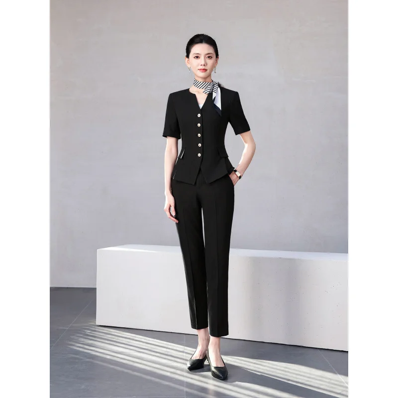 

Женский летний костюм с короткими рукавами, легкая профессиональная одежда, элегантная рабочая форма, деловой наряд с премиальным видом.