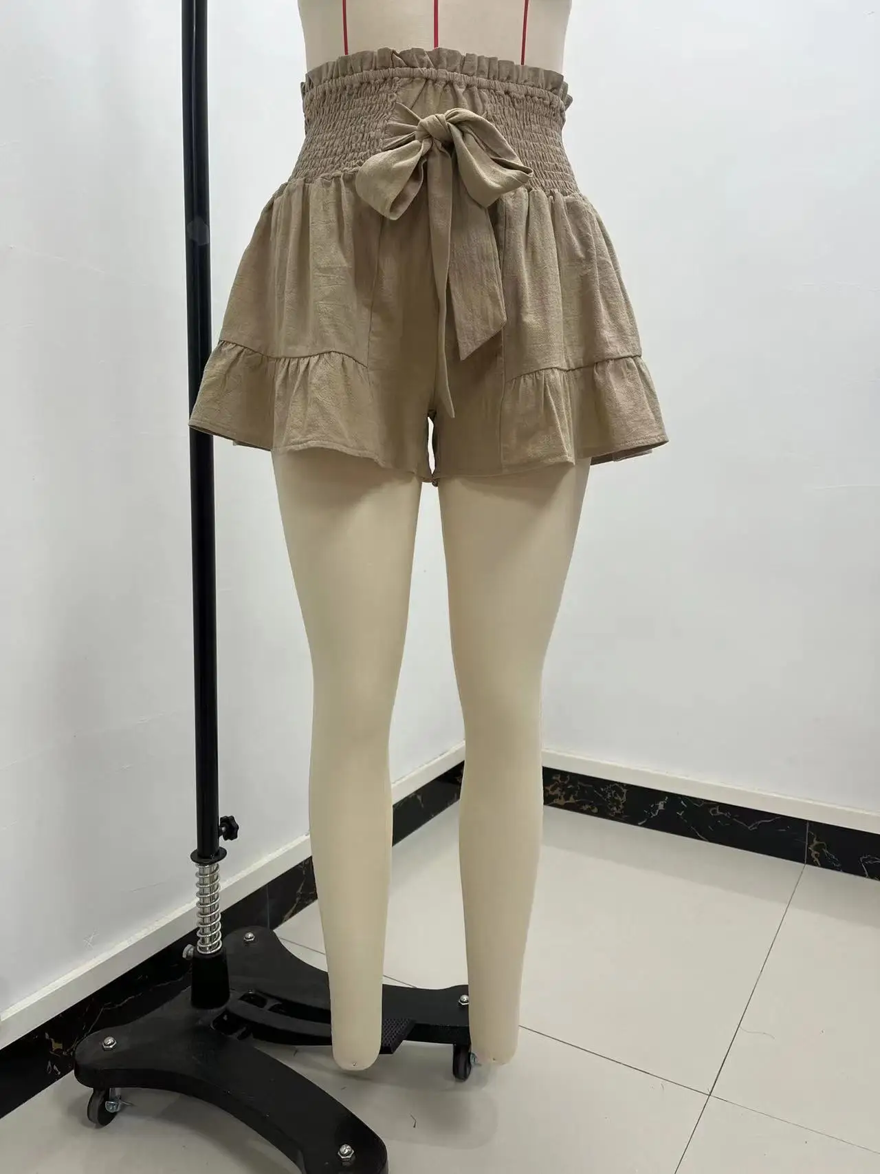 2025 Summer New Female Simple Style Lace-up Ruffle Fashion Solid Color Wide Legs Loose Commuting Shorts All-match Casual Outfits
