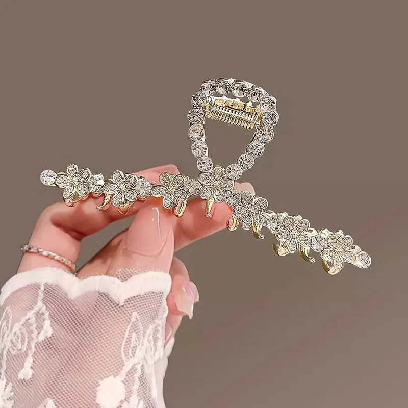 Fashion Shark Hair Clip for Women, Large Metal Hair Claw with Fresh and Sweet Alloy Grip for Hair Styling