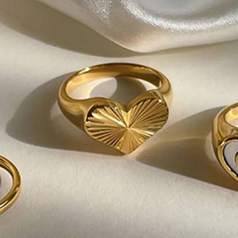 Descubra o Charme do Anel de Selo Feminino: Um Acessório Clássico e Versátil