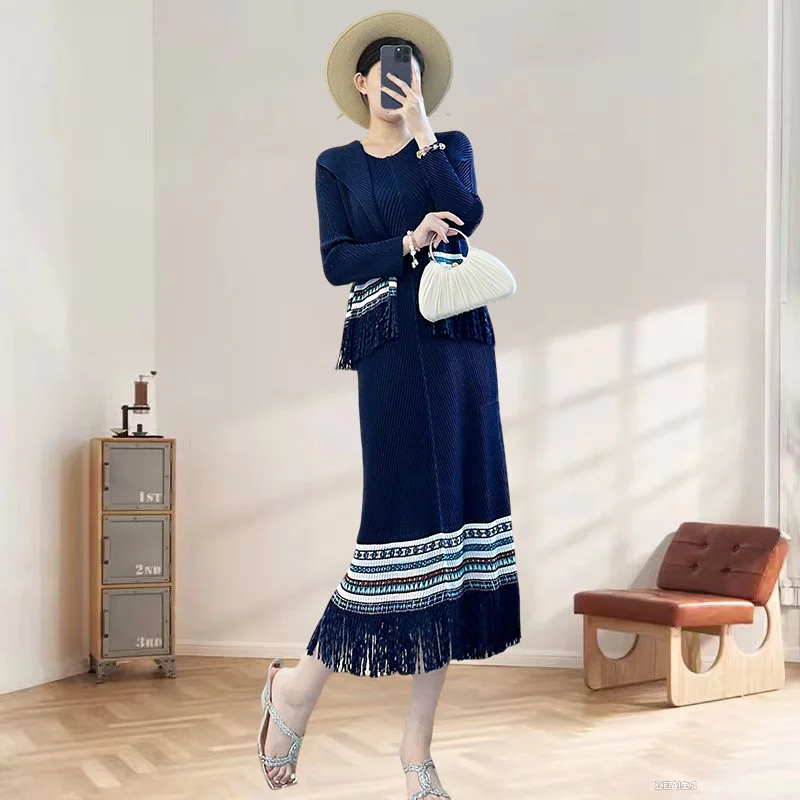 

Высококачественный плиссированный групповой костюм больших размеров Miyake, осень 2023, новый модный топ с бахромой и принтом, элегантная майка, юбка, комплект из двух предметов