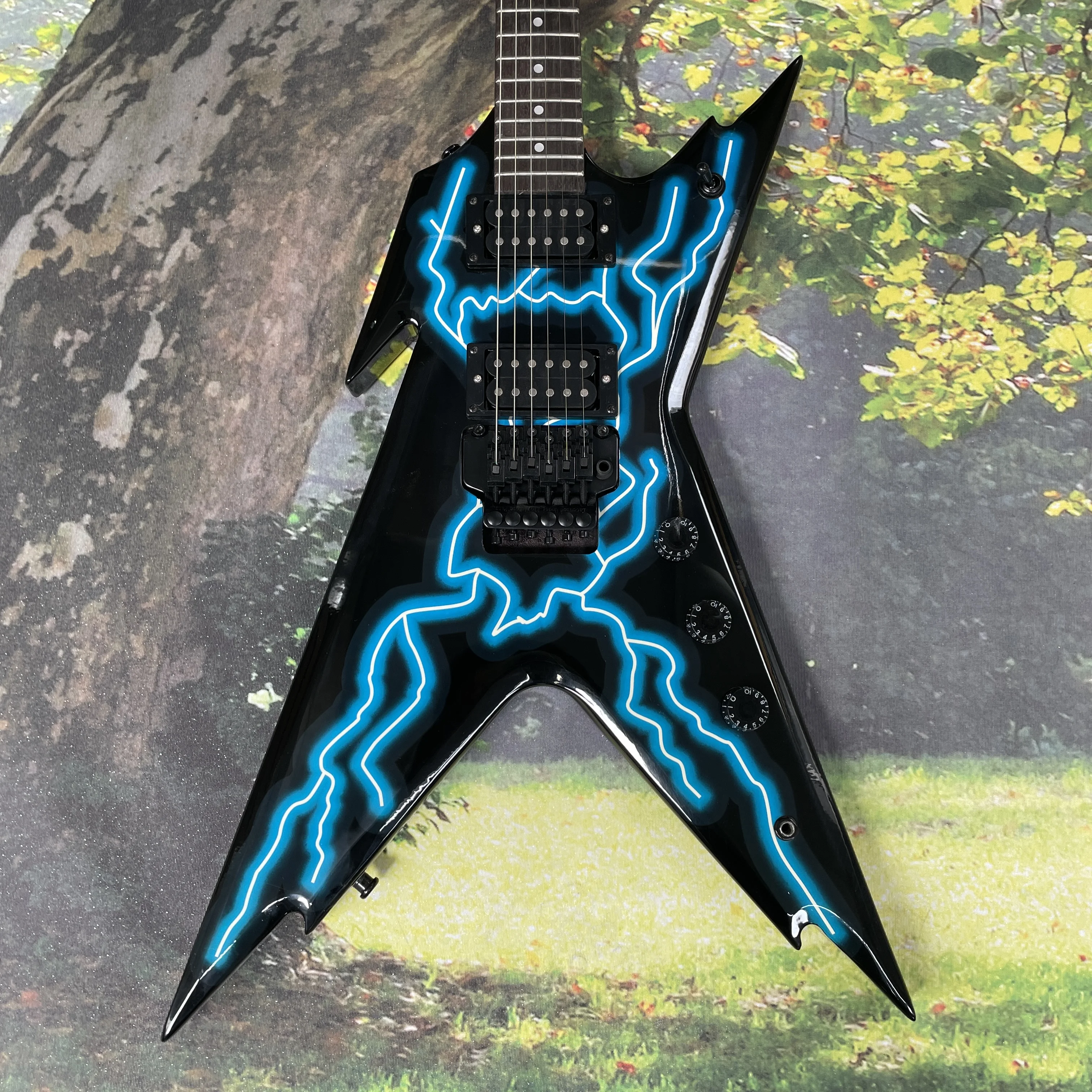 حار بيع الماهوجني الأزرق الغيتار الكهربائي 6 سلاسل القيثارات الأجهزة السوداء الغيتار