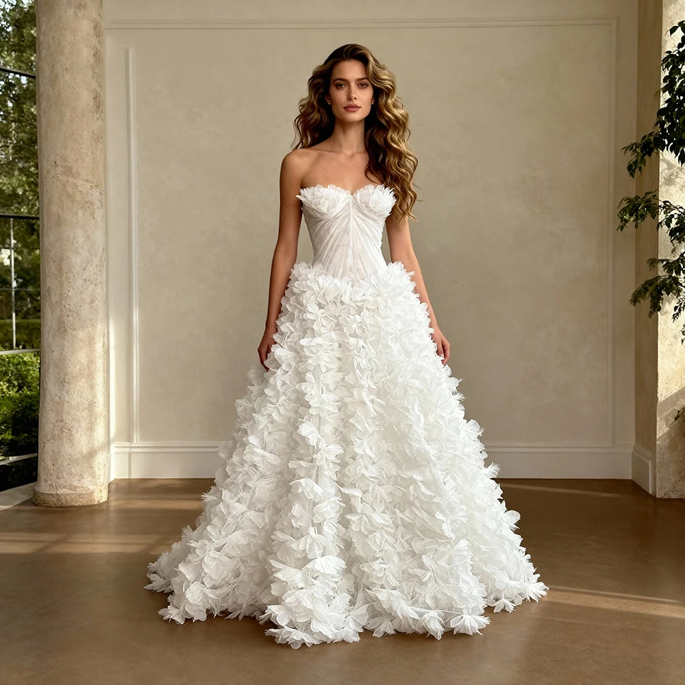 

Strapless Sweetheart White Bride Gown Luxurious Evening Dresses Hand Crafted Floral Appliques Wedding Dress for Photo Shoot
