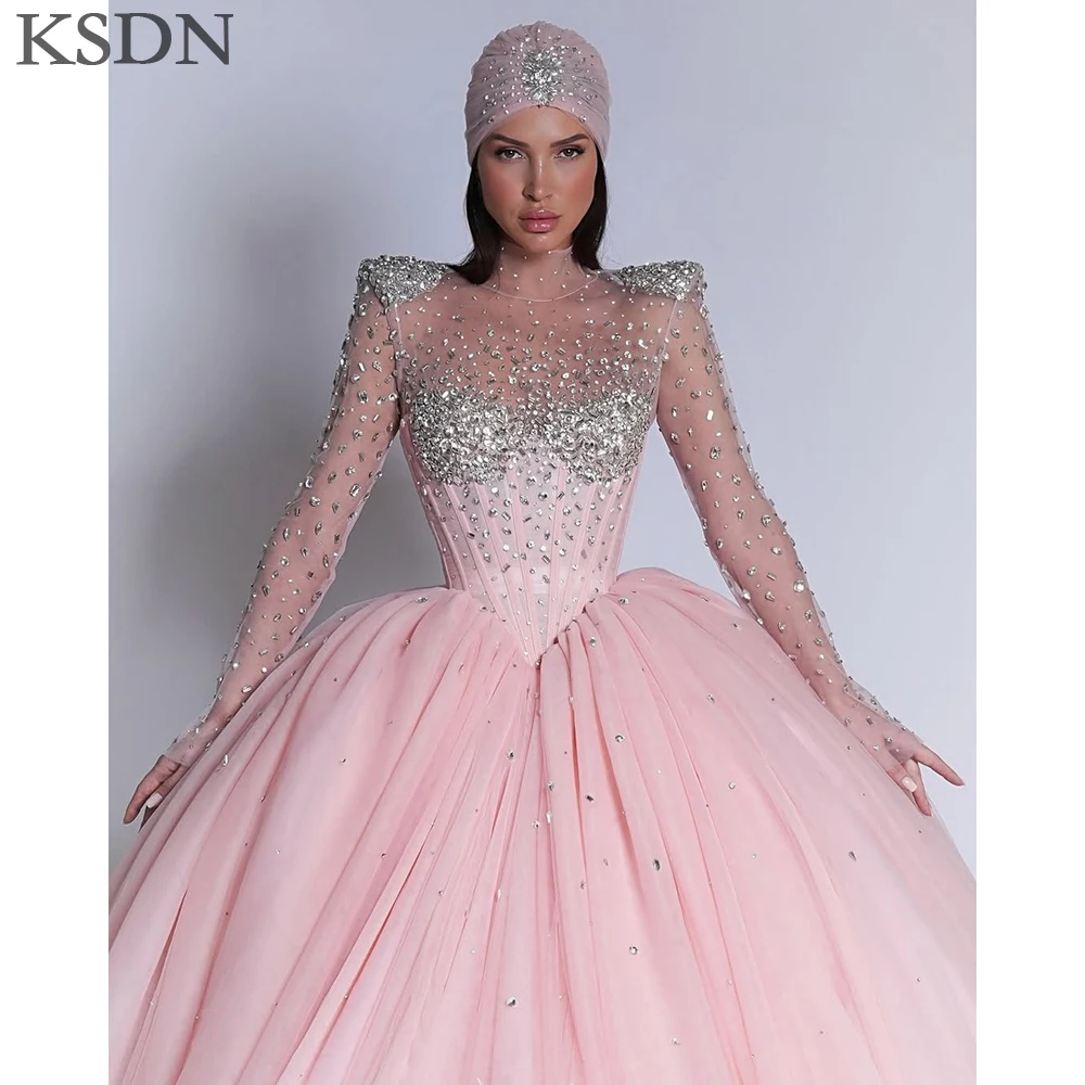 فساتين سهرة وردية رائعة من KSDN رسمية برقبة دائرية وأكمام طويلة كريستالية ذيل شابيل فستاين سهرة/فساتين الحفلات فستان الأميرة الأنيق