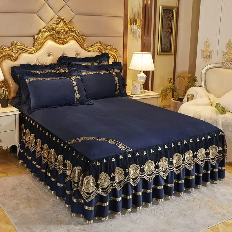 

Luxury Bedspread on The Bed Wedding Bed Sheet Lace Bed Cover Blanket Fabric King Queen Size Bed Skirt Velvet with Pillowcases