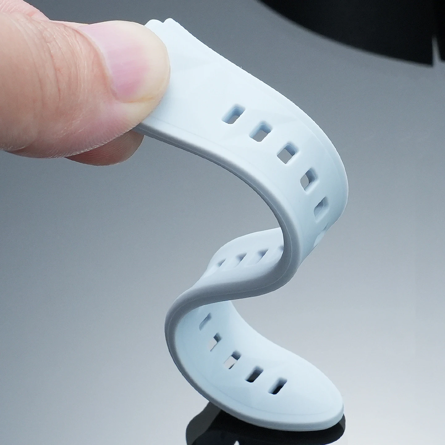 18mm convex silicone watchband for Casio A158W/A168/A159/A168 F-91/F-108 AE-1200/1300 WS-1600H series soft quick release strap view 3