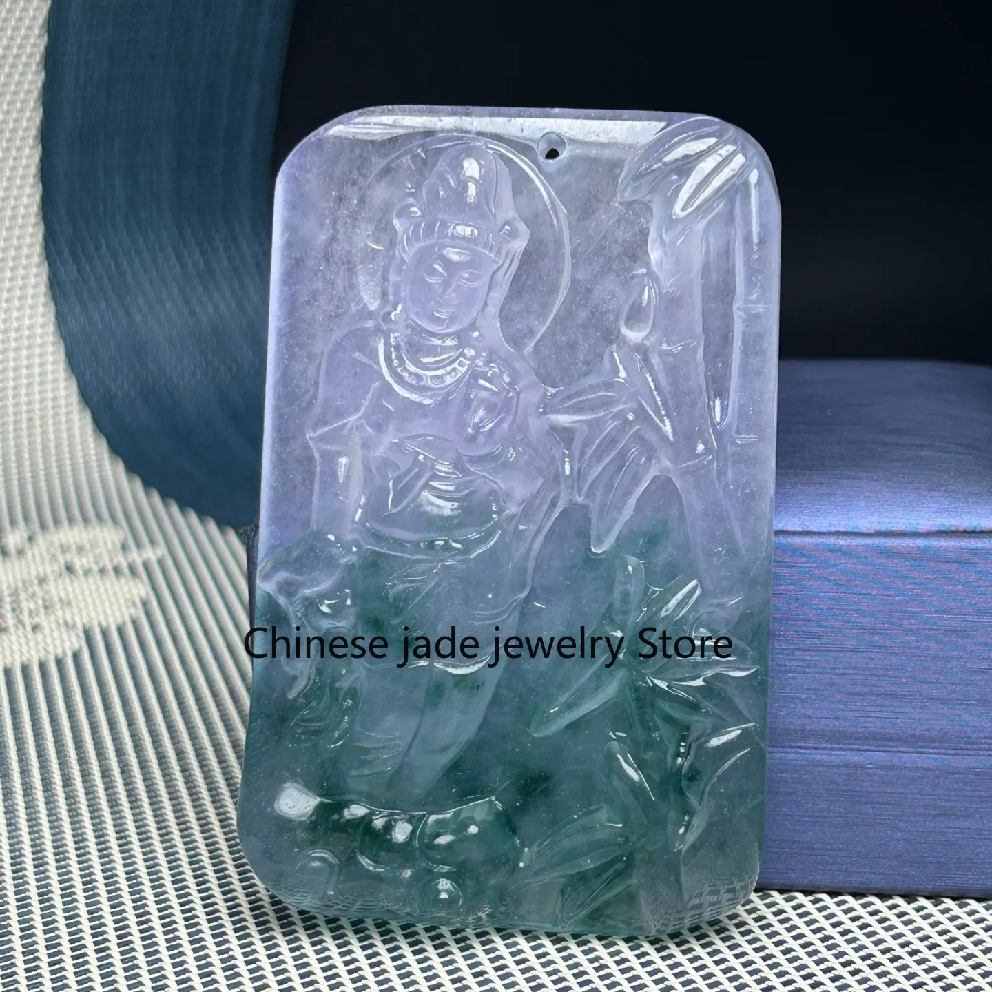 Colgante y collar Kwan-yin de grove de bambú de jadeíta birmana de hielo natural certificado