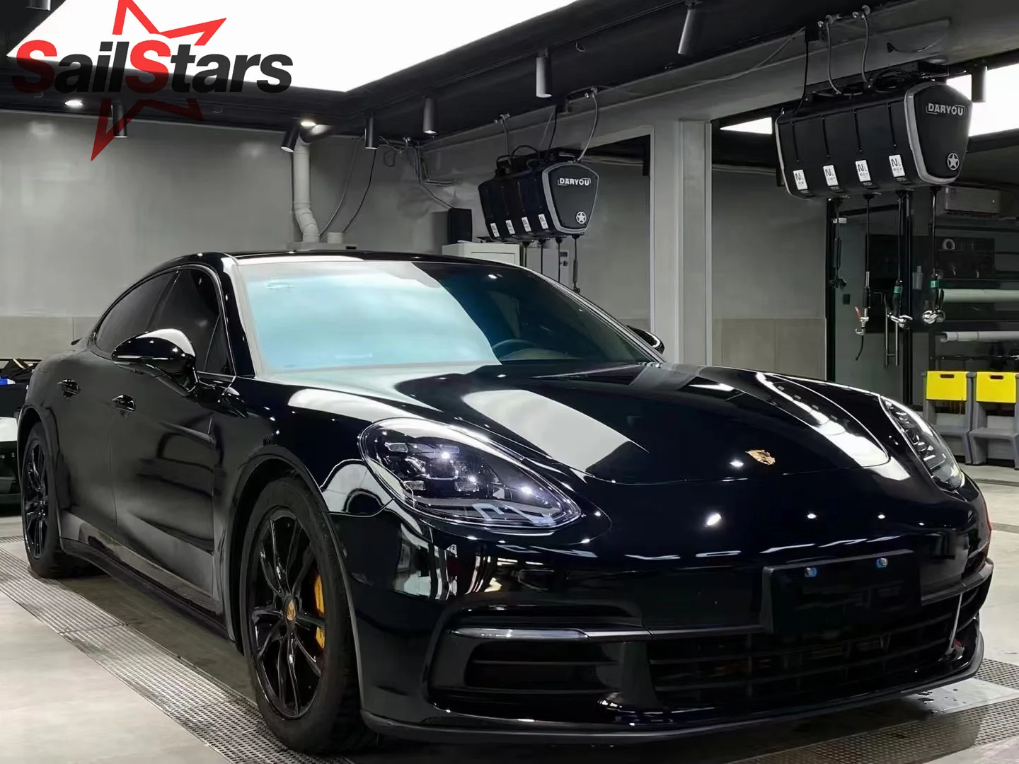 Glossy Black White PET Vinyl Wrap Car Film for Car Accessories Motorcycle Decoration Self-adhesive Waterproof Styling