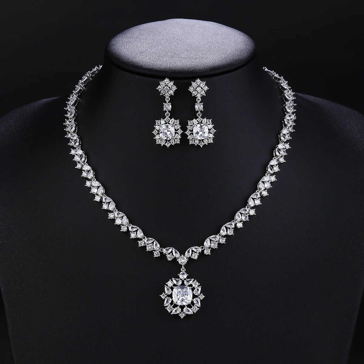 

Fashion Crystal Cubic Zirconia Pendant Necklace Earrings Set Women Jewelry Bridal Wedding Accessories CN10676