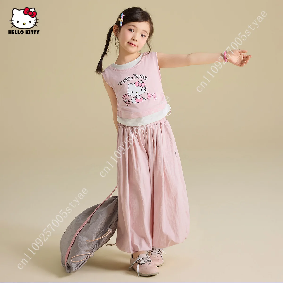 

Hello Kitty Girl 2026 Summer Short-Sleeved Top with Breathable Wide-Fitting Pants As A Two-Piece Set