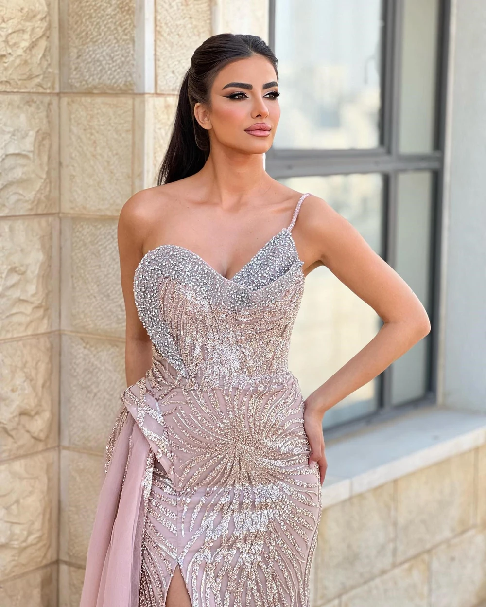 비대칭 디자인 스팽글 이브닝 드레스, 럭셔리 비즈 크리스탈, 하이 스플릿 얇은 명주 그물, 격식 있는 파티 무도회 가운, 맞춤형