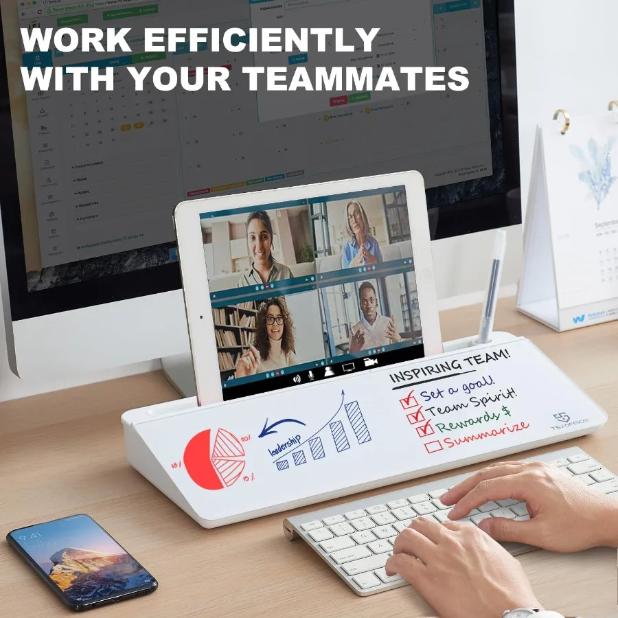 سبورة بيضاء صغيرة لسطح المكتب من الزجاج، لوحة مفاتيح للكمبيوتر، حامل لوحة مفاتيح بيضاء مع منظمات مكتب بأدراج مع أ