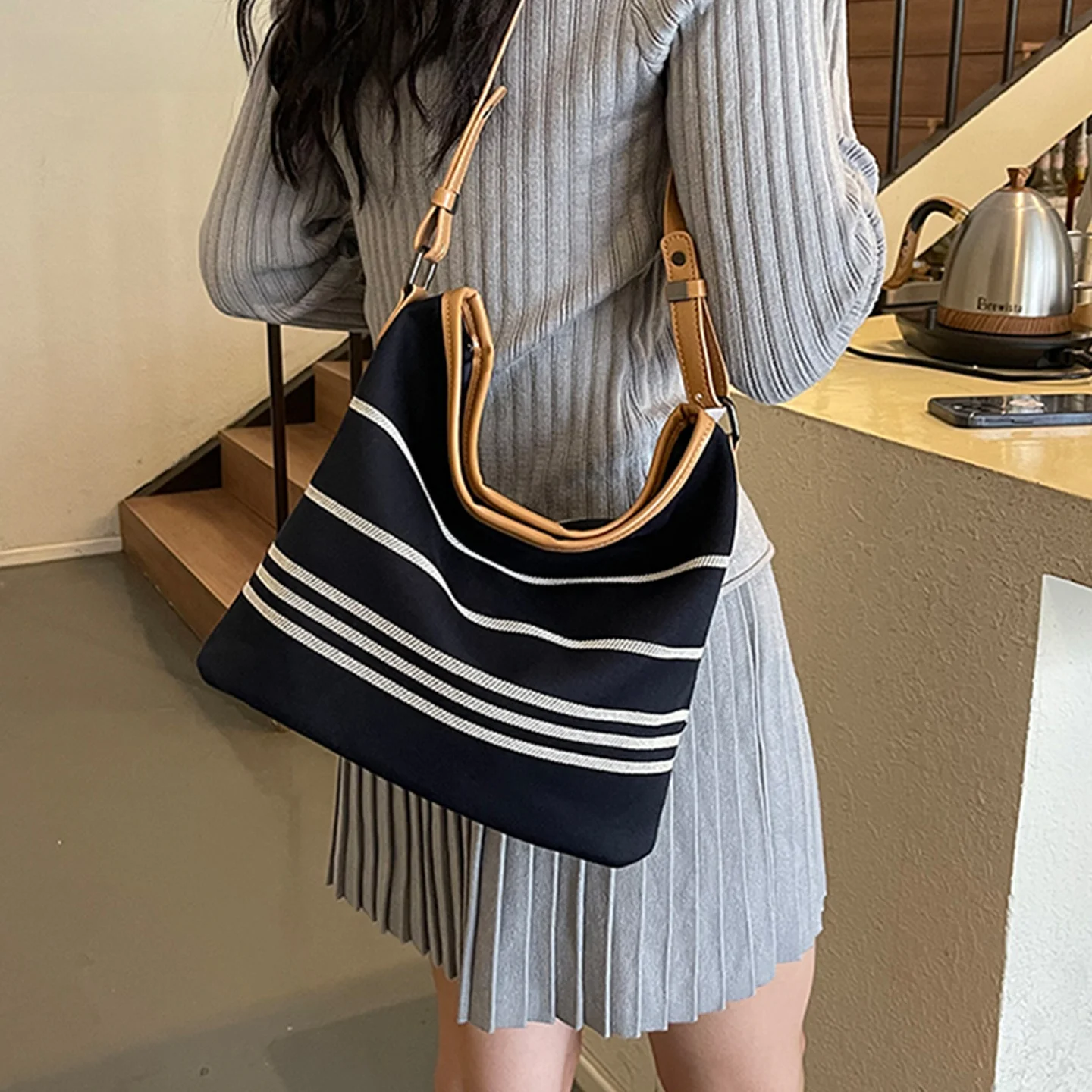 sac-bandouliere-decontracte-a-rayures-pour-femme-sac-a-main-sac-fourre-tout-collection-officielle-charlie-kelli-nouveau-style-ete-2025-poignee-souple-polyester