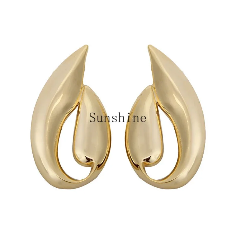 Design sense hearing wind stud earrings light luxury high sense minimalist metal unique earrings