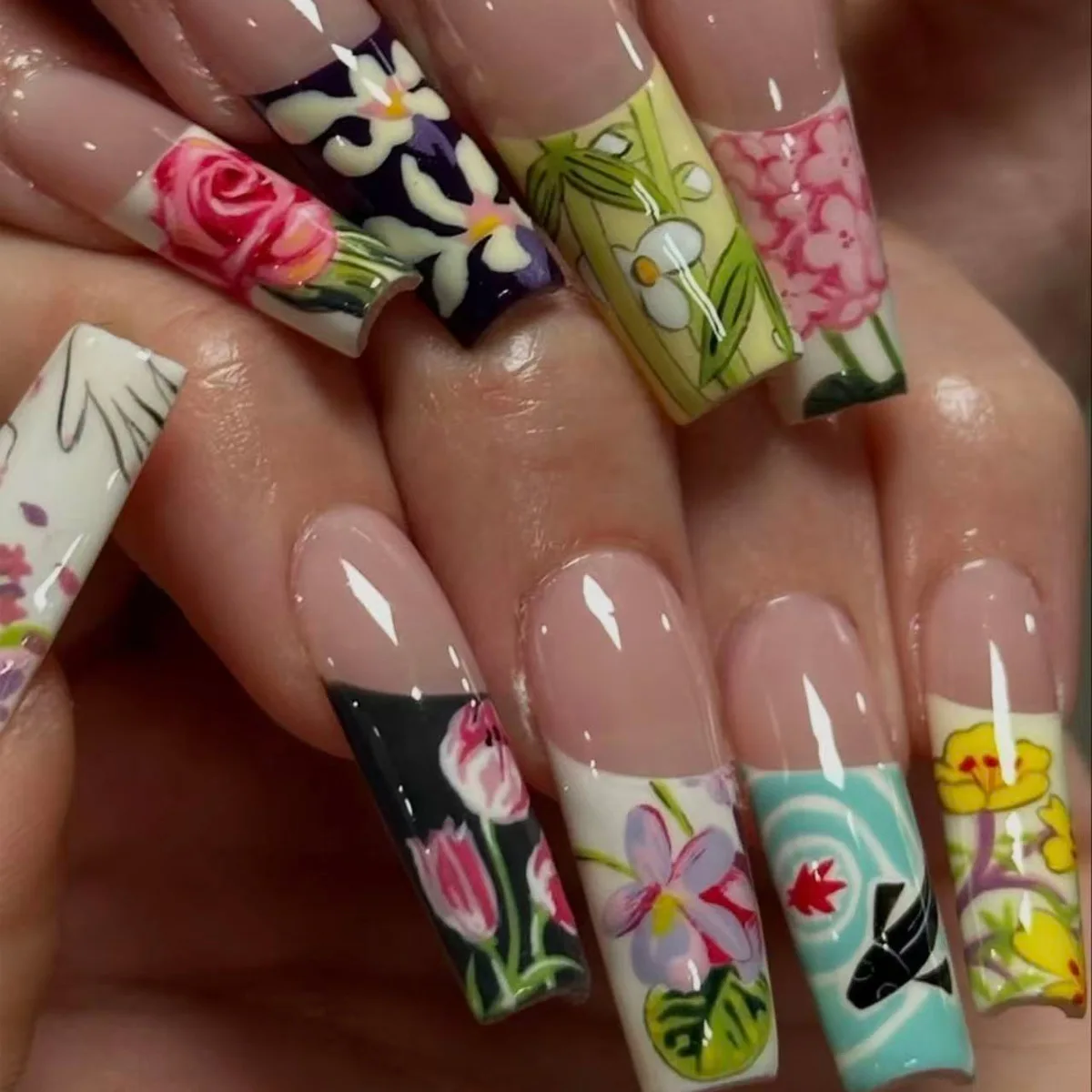 

24PCS Vintage Spring Floral Press on Nails Square Fake Nails with Mixed Flower Prints Green Leaf Accents Elegant Garden Nail Art