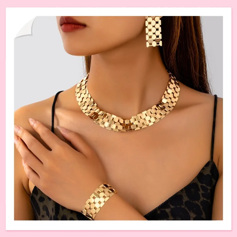 

Новые авторские украшения: браслет, ожерелье и серьги с геометрическим узором в стиле пэчворк, массивные, изысканные и сложные.