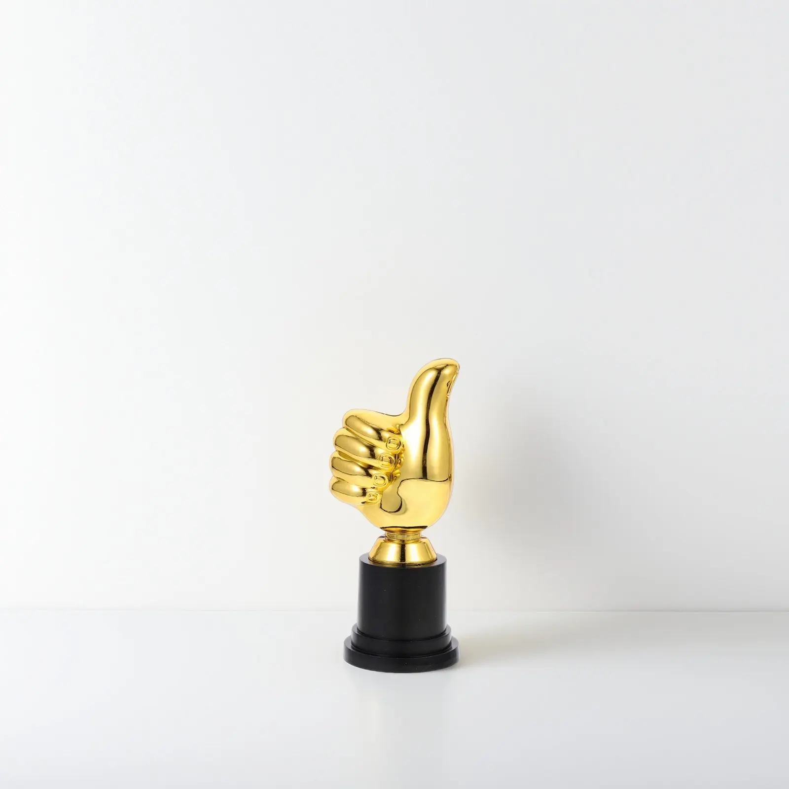 

Изысканный яркий пластиковый трофей-кулачок для спортивного дня в начальной школе, приз для детских соревнований, награда для класса