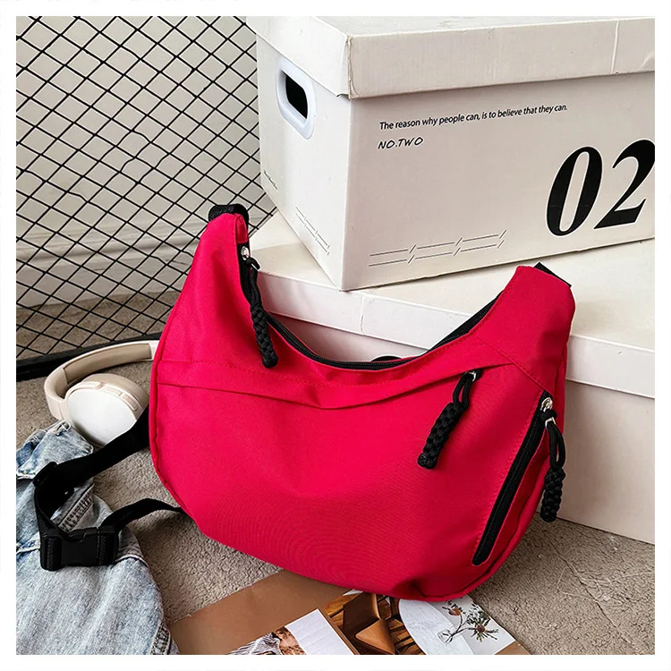 Schlichte und Stilvolle Crossbody Dumpling-Tasche, Leichtgewichtig, Große Kapazität, Umhängetasche, Studenten-Schultertasche, Vielseitige Sporttasche – Detail 8