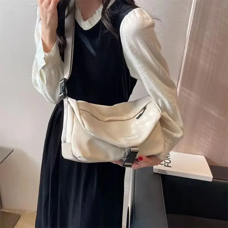 

2024 New Large Capacity Canvas Bag for Women's Leisure Versatile Business Travel Bag Solid Color Simple One Shoulder Handheld Sp