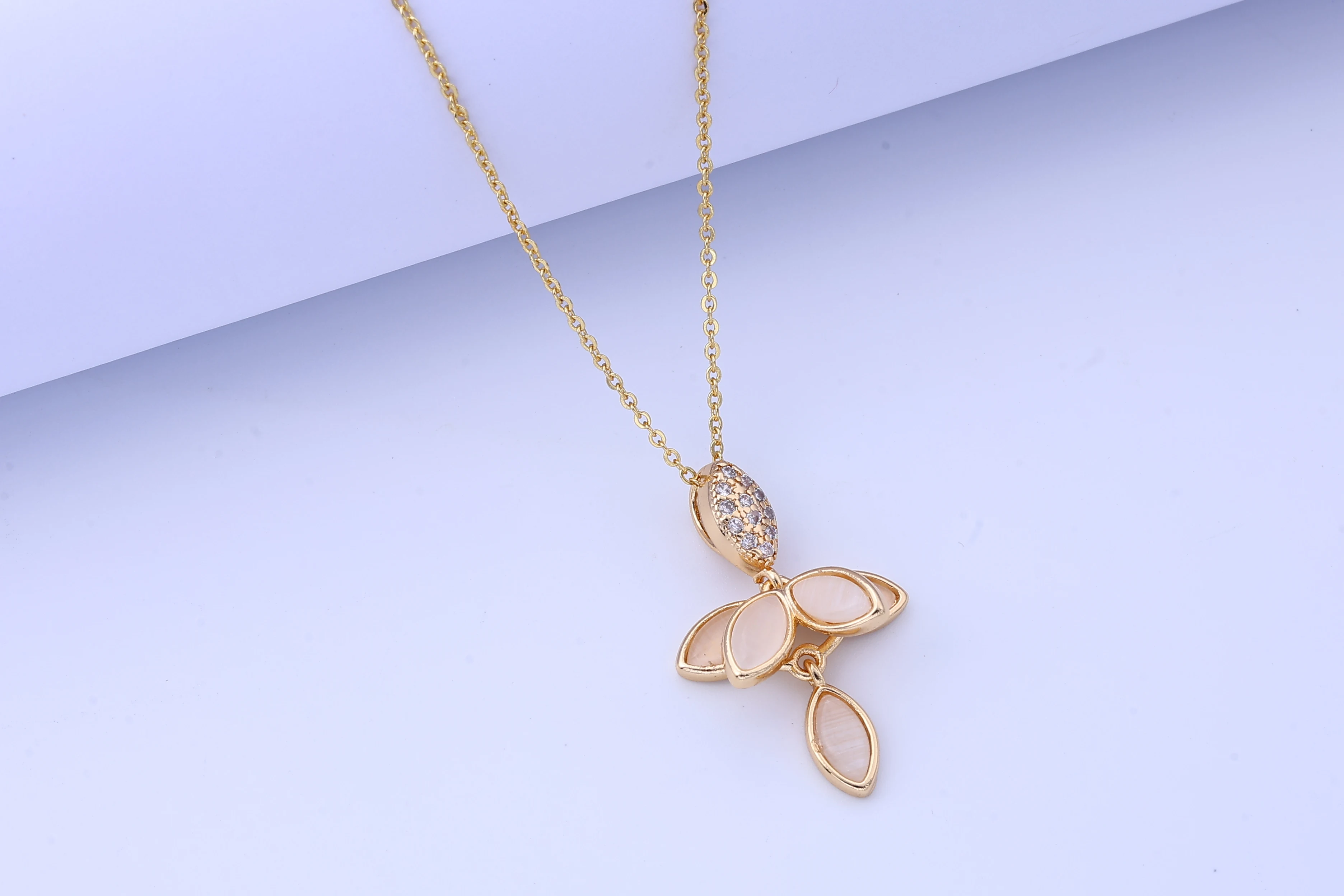 

Fashionable and versatile butterfly, love tassel, shell petal necklace, women's high-end temperament, geometric flower necklace