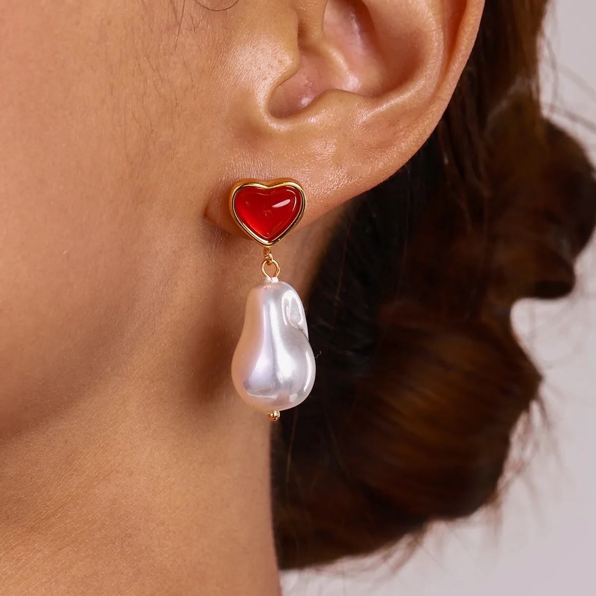 

Stainless Steel PVD 18K Gold Plated Tarnish Waterproof Heart Pearl Earrings For Woman Jewelry Wholesale Trendy