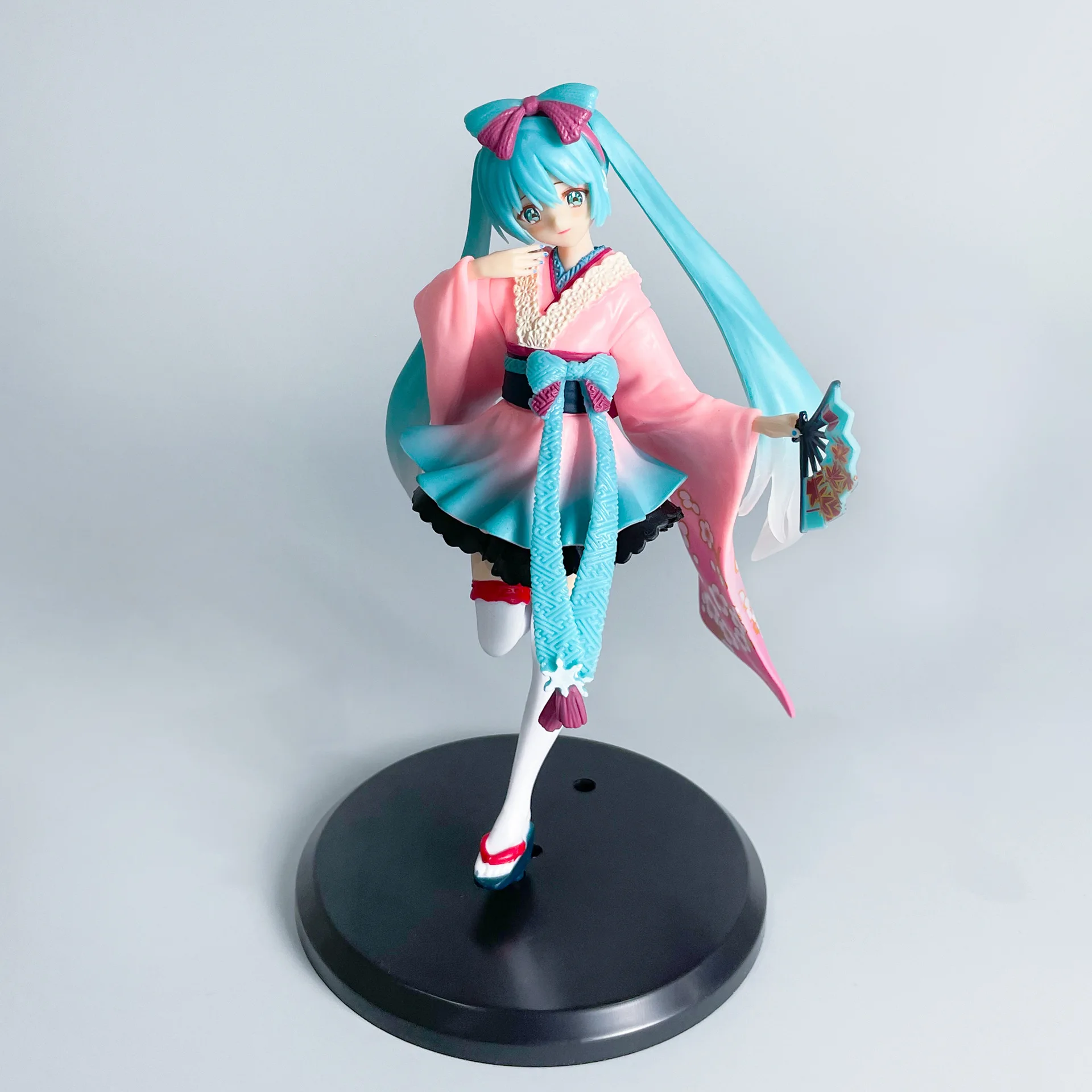 

Kizuna Ai and the long-hair princess Miku figurines, anime-style cute girl 2D model decorative items, gifts and souvenirs.