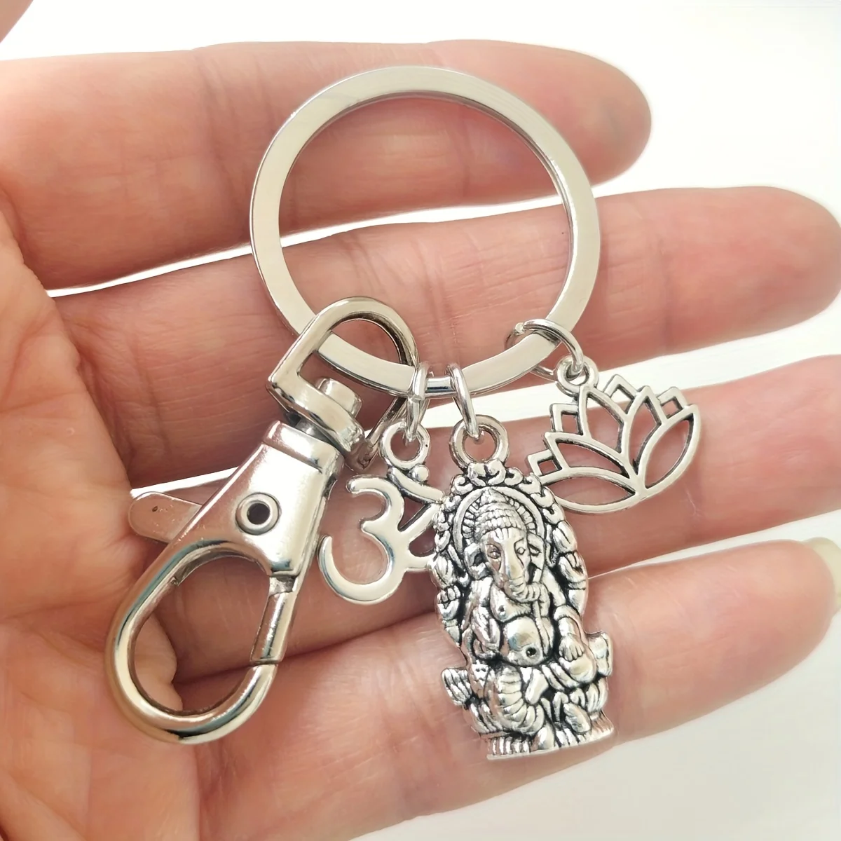 1pc Sacred Elephant Ganesha Keychain For Men, Buddha Keychain, God Of Wealth Elephant Keychain For Men